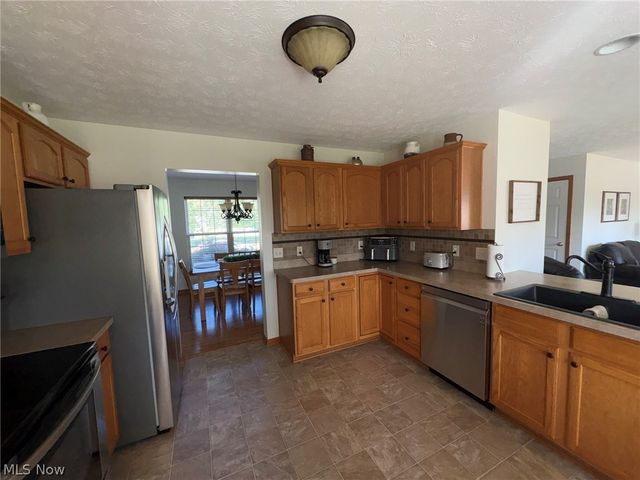 203 Rivers Edge Drive, Amherst, OH 44001