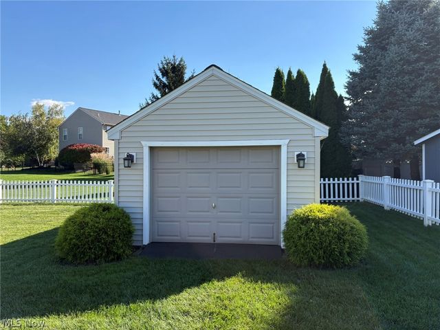 203 Rivers Edge Drive, Amherst, OH 44001