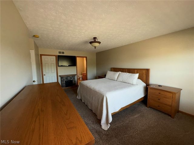 203 Rivers Edge Drive, Amherst, OH 44001