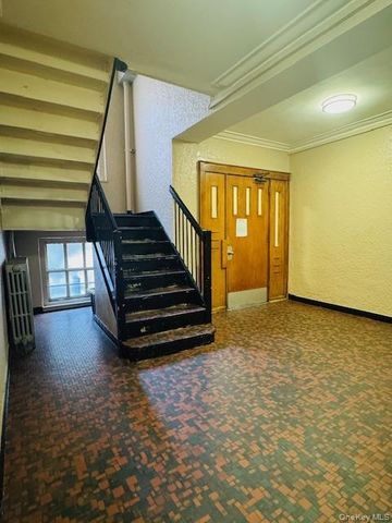 48-20 44th Street 4C, Woodside, NY 11377