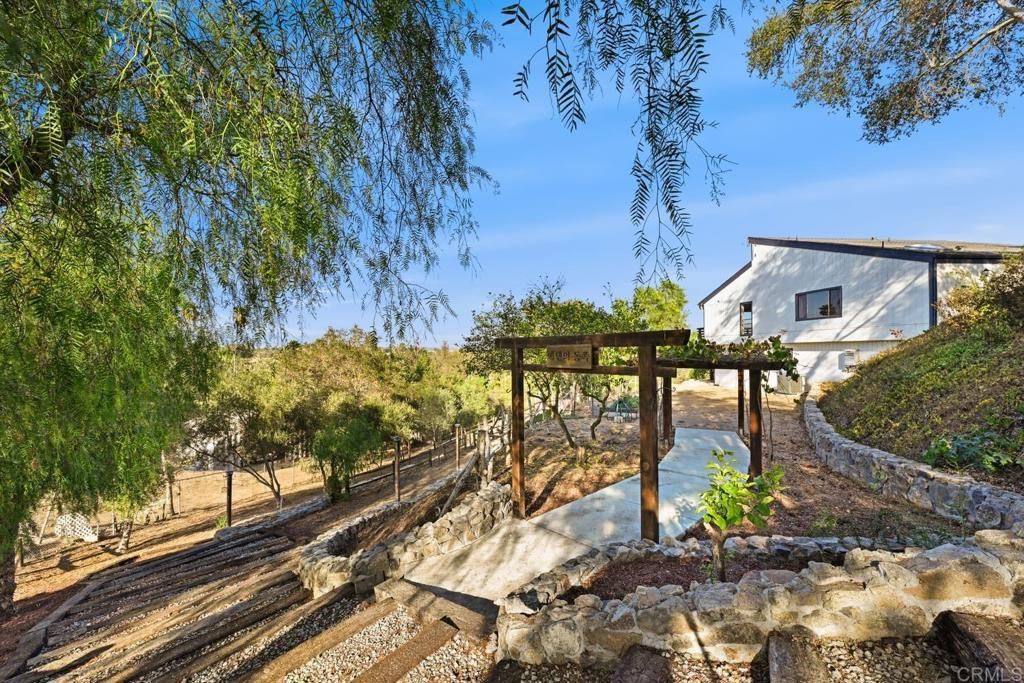 335 Morro Hills Road, Fallbrook, CA 92028 — photo 4