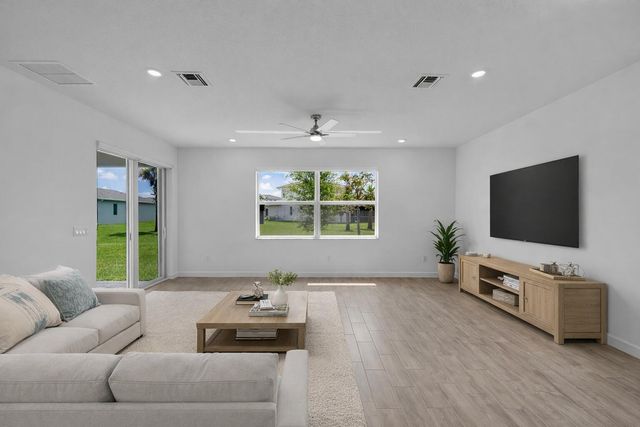 5742 Graceful Way, Delray Beach, FL 33484