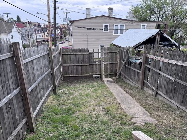 102 Jucunda St, Knoxville, PA 15210