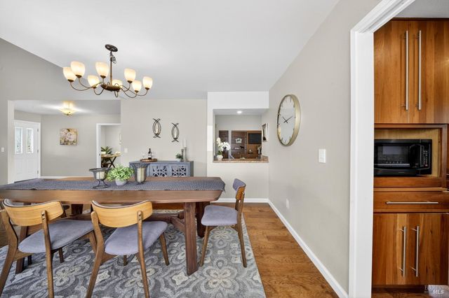 329 Oak Leaf Cir, Santa Rosa, CA 95409