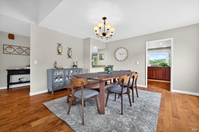 329 Oak Leaf Cir, Santa Rosa, CA 95409