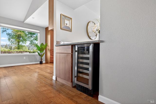 329 Oak Leaf Cir, Santa Rosa, CA 95409