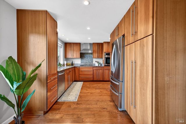 329 Oak Leaf Cir, Santa Rosa, CA 95409