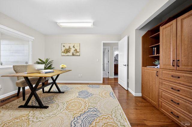 329 Oak Leaf Cir, Santa Rosa, CA 95409