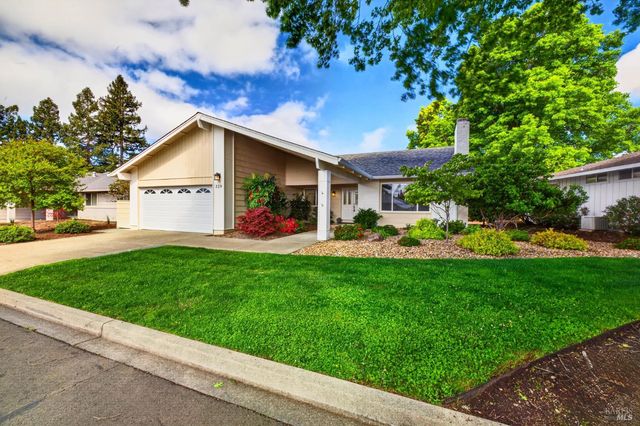 329 Oak Leaf Cir, Santa Rosa, CA 95409