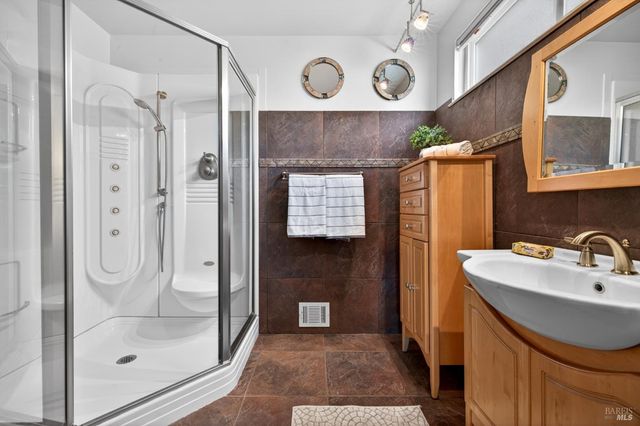 329 Oak Leaf Cir, Santa Rosa, CA 95409