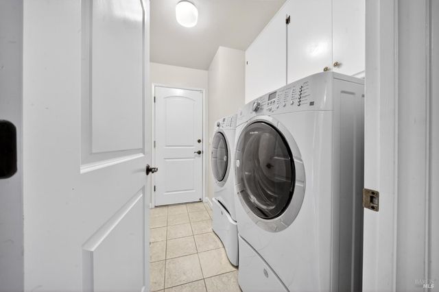 329 Oak Leaf Cir, Santa Rosa, CA 95409