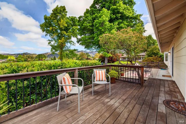 329 Oak Leaf Cir, Santa Rosa, CA 95409