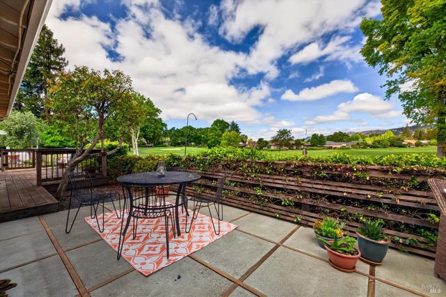 329 Oak Leaf Cir, Santa Rosa, CA 95409