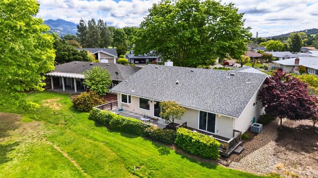 329 Oak Leaf Cir, Santa Rosa, CA 95409