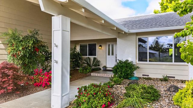 329 Oak Leaf Cir, Santa Rosa, CA 95409