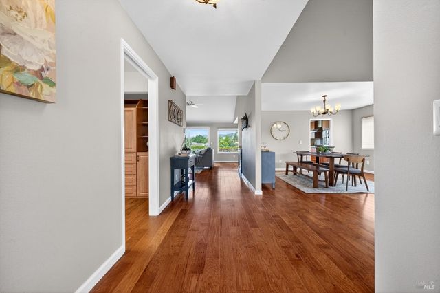 329 Oak Leaf Cir, Santa Rosa, CA 95409