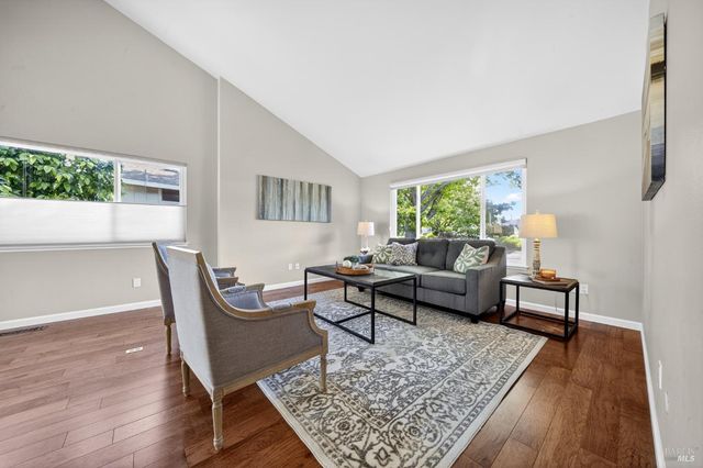 329 Oak Leaf Cir, Santa Rosa, CA 95409