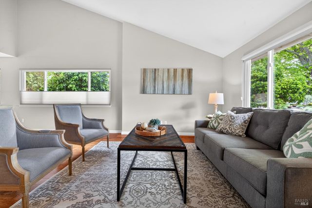 329 Oak Leaf Cir, Santa Rosa, CA 95409