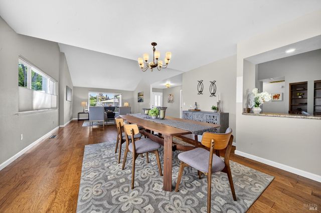 329 Oak Leaf Cir, Santa Rosa, CA 95409