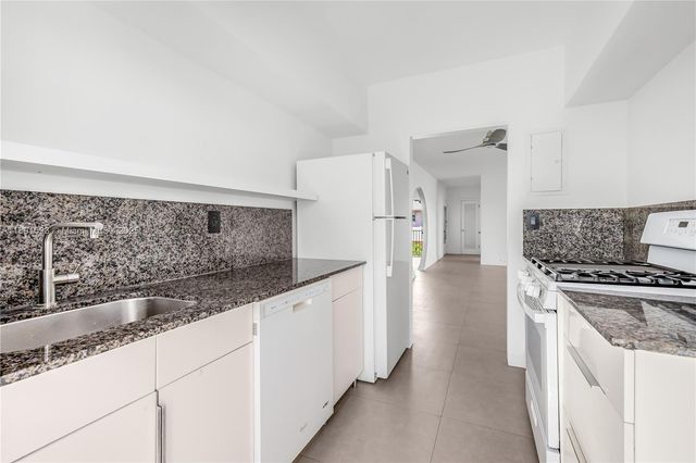 7921 East Dr 15, North Bay Village, FL 33141