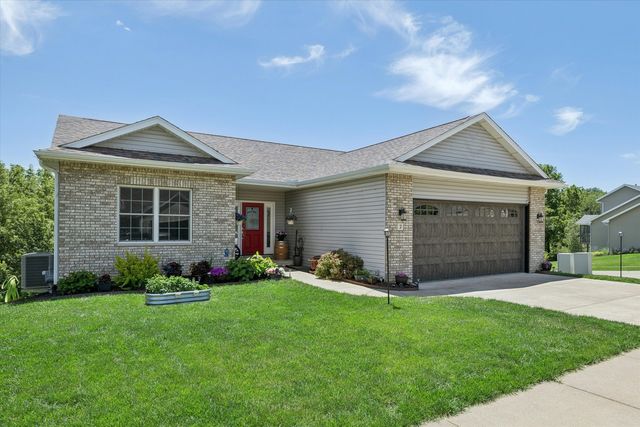 2 Frontier Court, Leclaire, IA 52753