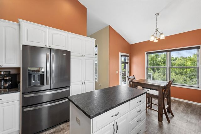 2 Frontier Court, Leclaire, IA 52753
