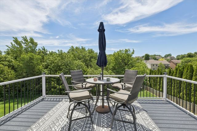 2 Frontier Court, Leclaire, IA 52753