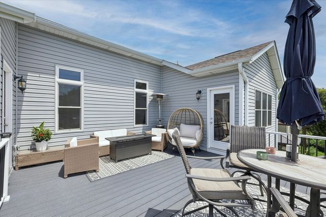 2 Frontier Court, Leclaire, IA 52753
