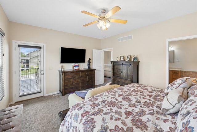 2 Frontier Court, Leclaire, IA 52753