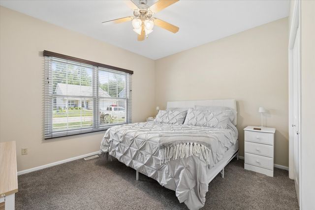 2 Frontier Court, Leclaire, IA 52753