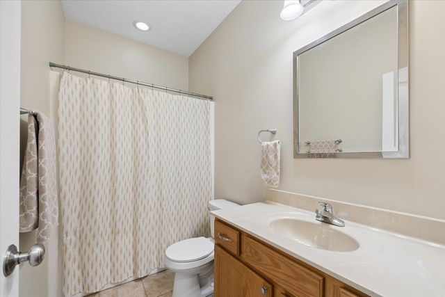 2 Frontier Court, Leclaire, IA 52753