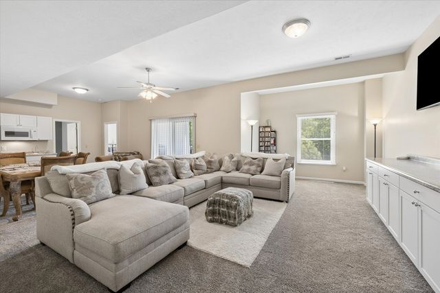 2 Frontier Court, Leclaire, IA 52753