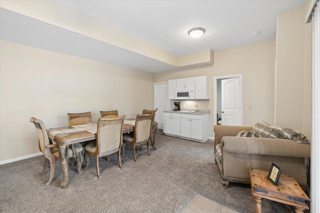 2 Frontier Court, Leclaire, IA 52753