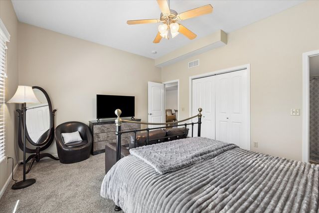 2 Frontier Court, Leclaire, IA 52753