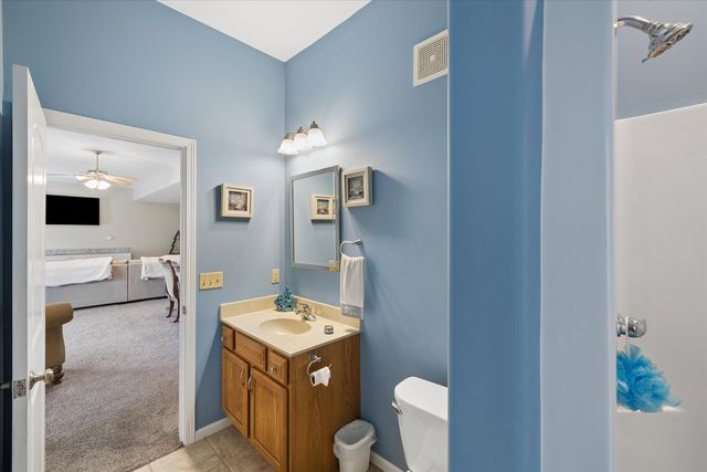 2 Frontier Court, Leclaire, IA 52753
