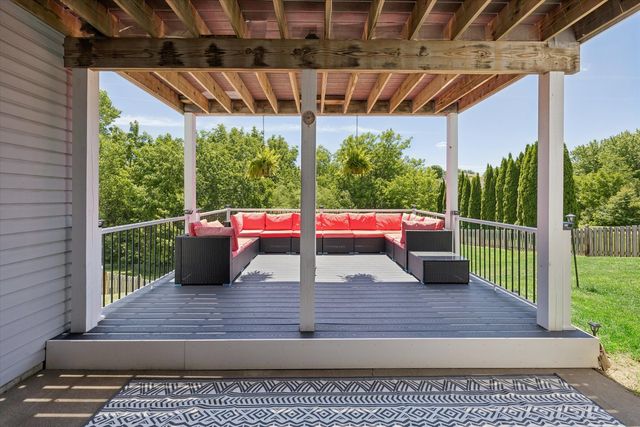 2 Frontier Court, Leclaire, IA 52753