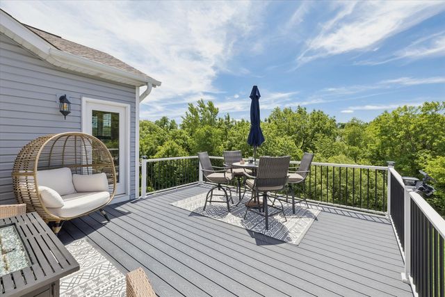 2 Frontier Court, Leclaire, IA 52753