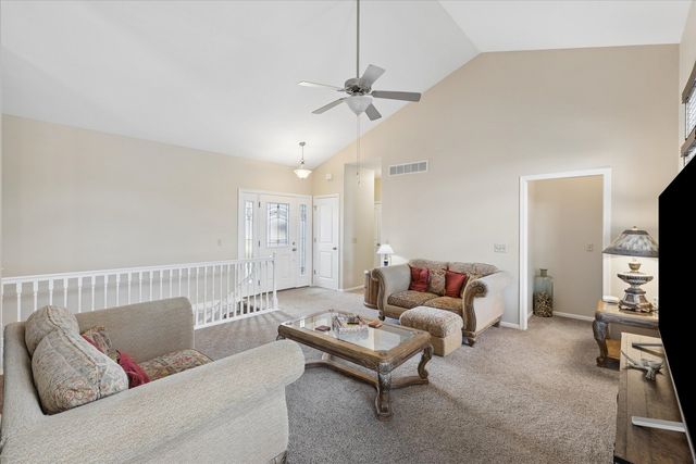2 Frontier Court, Leclaire, IA 52753