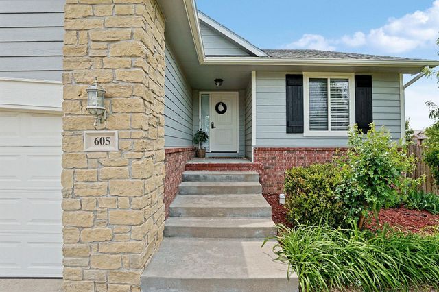 605 W Point Cir, Andover, KS 67002