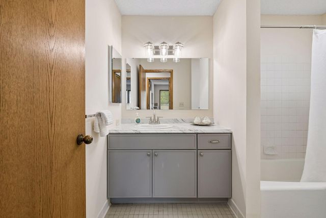 2425 E Franklin Avenue 209, Minneapolis, MN 55406