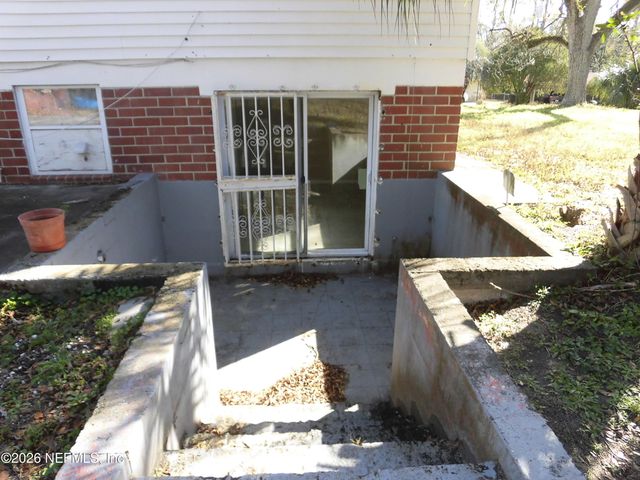 7028 RHODE ISLAND Drive E, Jacksonville, FL 32209