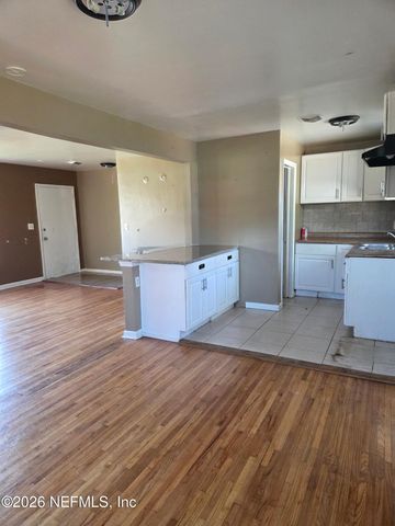 7028 RHODE ISLAND Drive E, Jacksonville, FL 32209