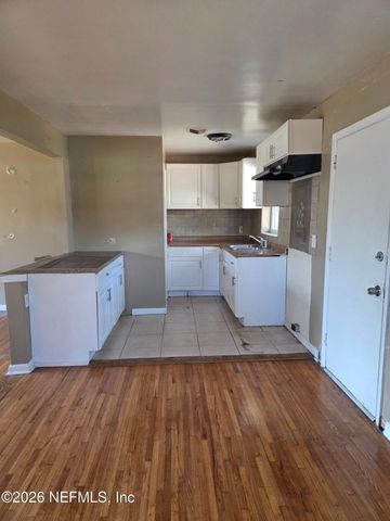 7028 RHODE ISLAND Drive E, Jacksonville, FL 32209