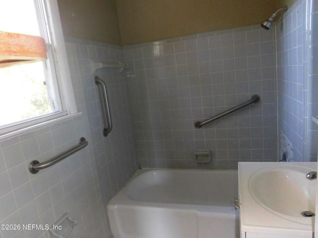 7028 RHODE ISLAND Drive E, Jacksonville, FL 32209