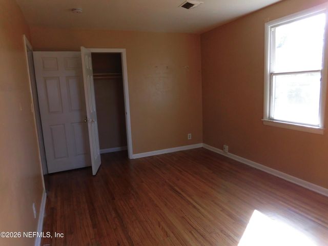 7028 RHODE ISLAND Drive E, Jacksonville, FL 32209