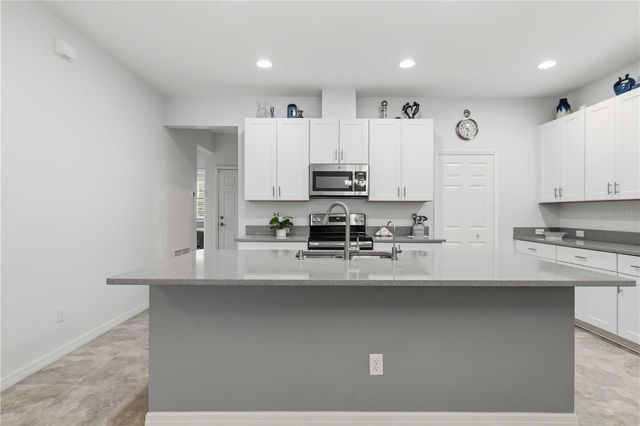 8512 CACHE DRIVE, Sarasota, FL 34240