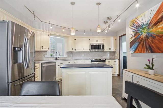 2708 Overland Way, Edmond, OK 73012