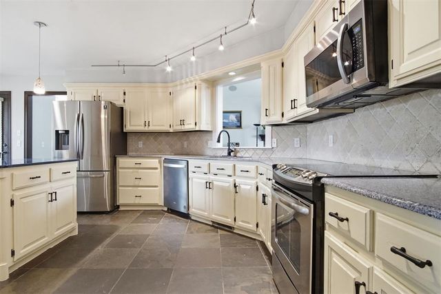 2708 Overland Way, Edmond, OK 73012