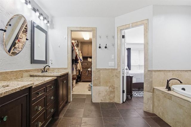 2708 Overland Way, Edmond, OK 73012