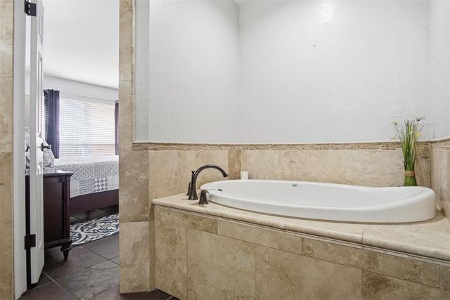 2708 Overland Way, Edmond, OK 73012